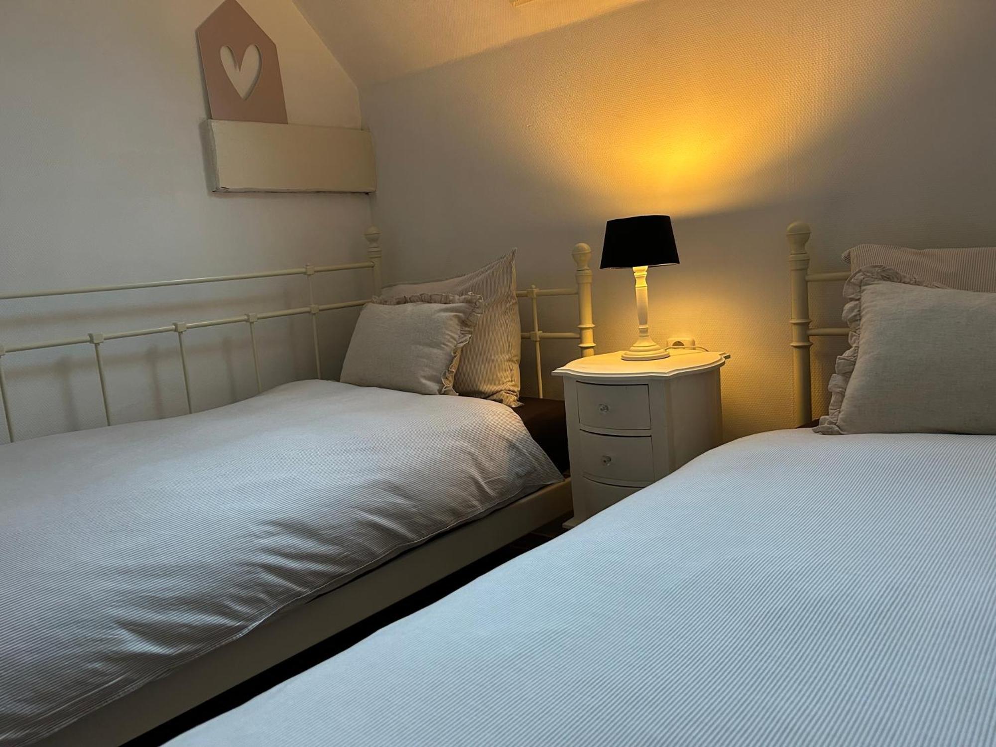Katlijk T'Hus Bed & Breakfast מראה חיצוני תמונה